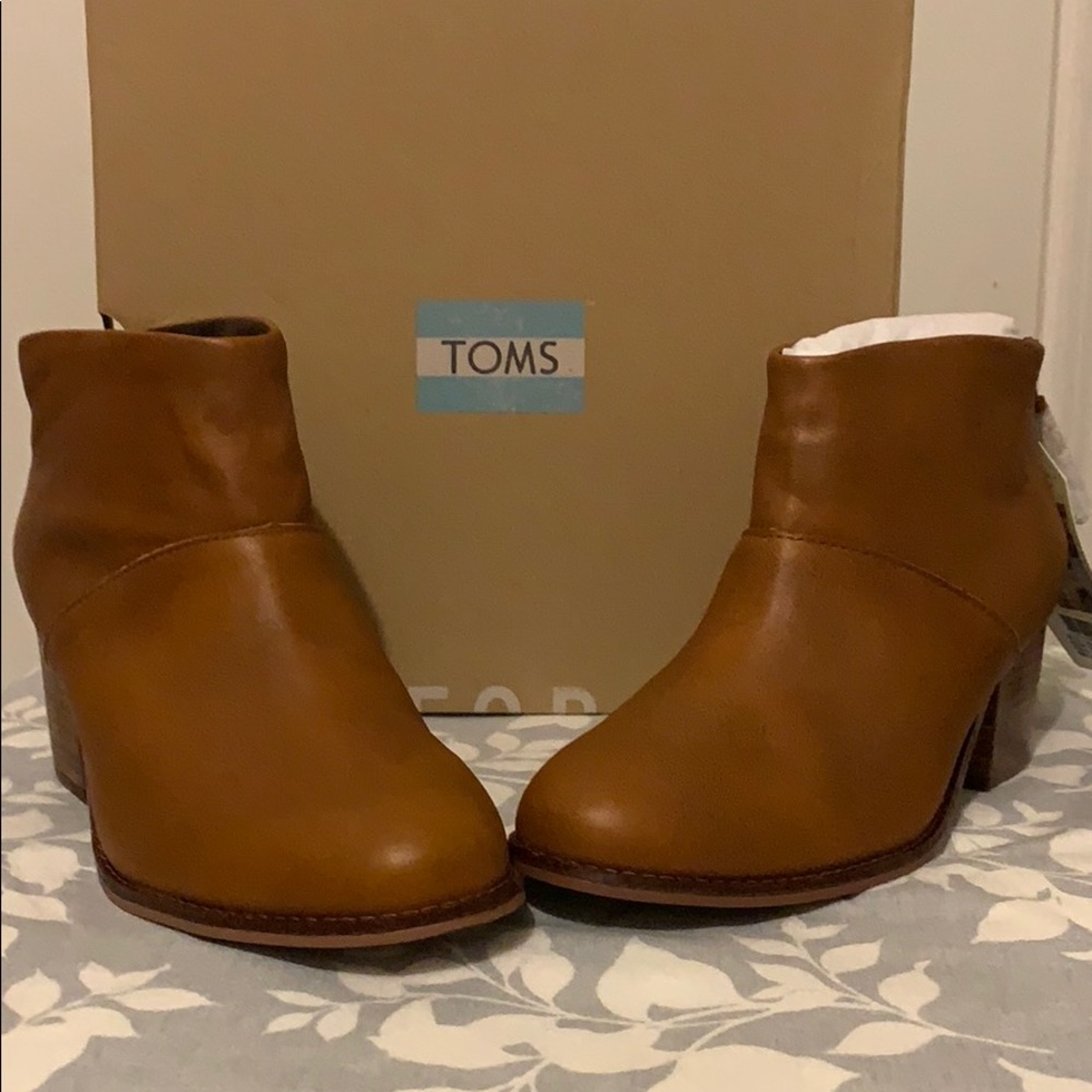 Toms Leila